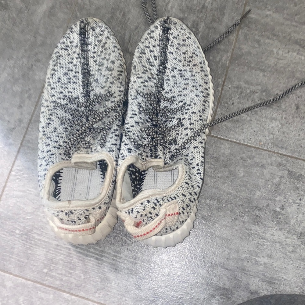 dupe yeezys/adidas boost